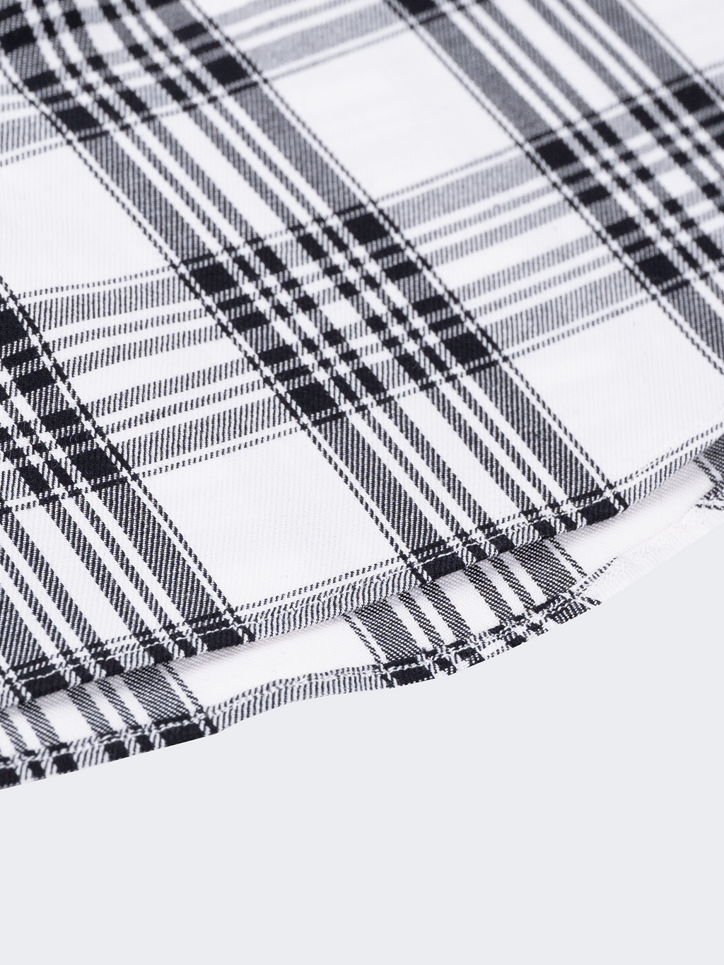 Chemise à carreaux noire et blanche