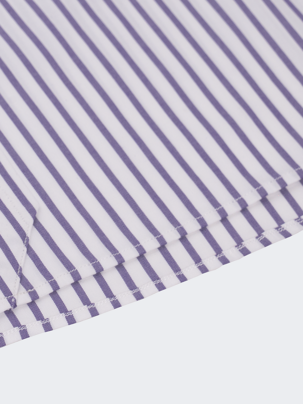 Col à double boutonnage et rayures violettes inversées