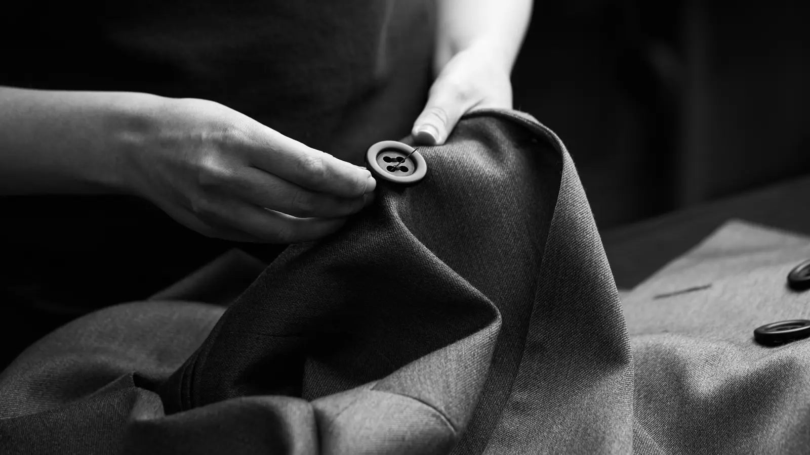 The Art of Hand-Sewn Buttonholes and Hand Stitching: The Hallmark of Luxury Menswear